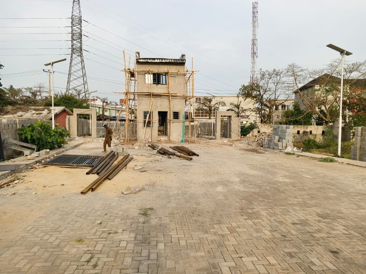 Chivite Homes: 1000SQM Prime Commercial Land in Ikeja — photo 1